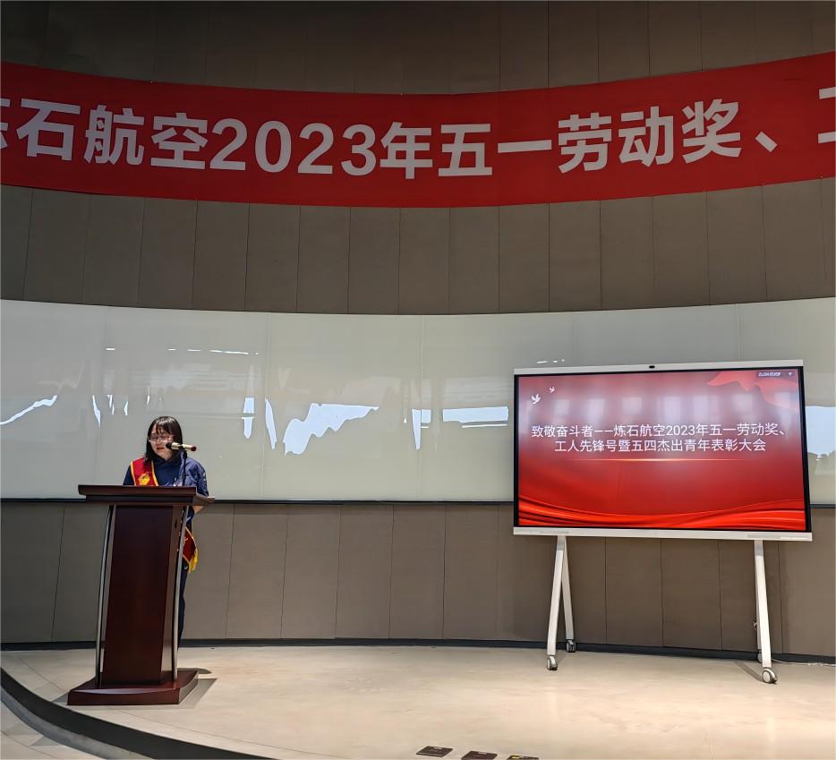 1683685399975793.jpg »ñ½±´ú±í×÷´ó»á½»Á÷½²»°(Ëõ·Å).jpg